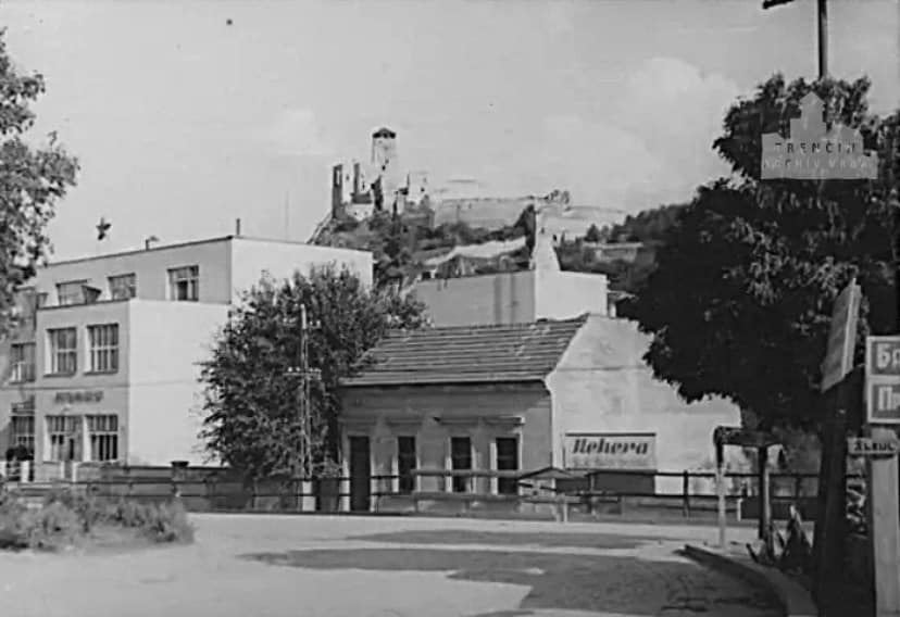 Historická fotografia budovy Hviezda