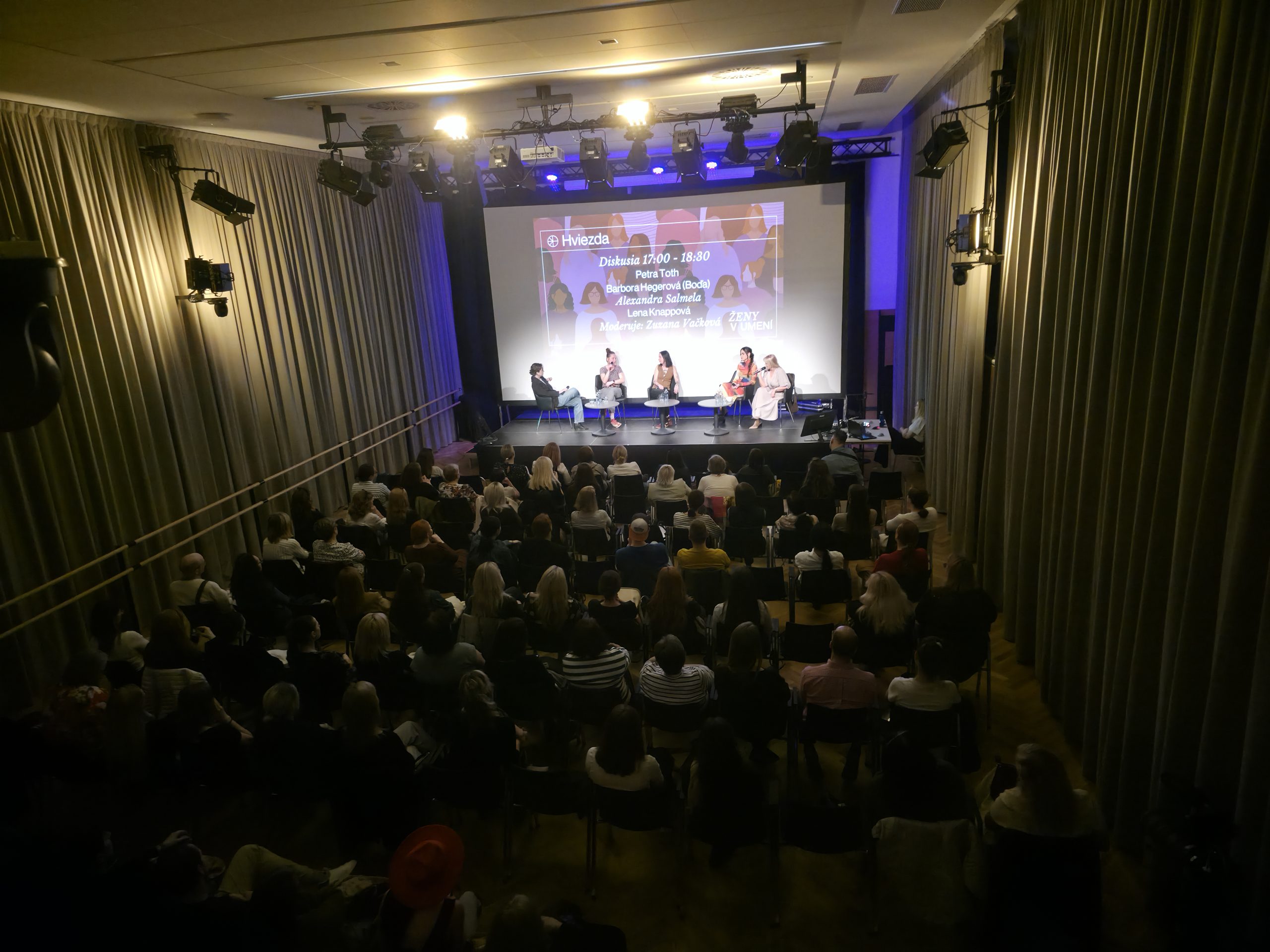 diskusia počas festivalu Ženy v umení v KKC Hviezda